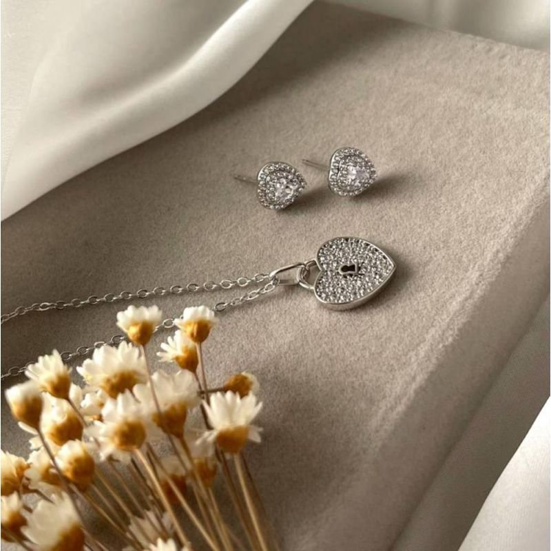 COLAR CORAÇÃO CRAVEJADO EM MICRO ZIRCÔNIAS - RODIO BRANCO - CRISTAL - 21