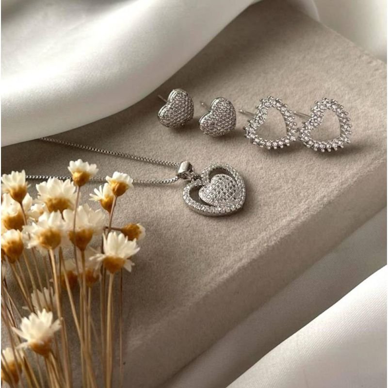 COLAR CORAÇÃO CRAVEJADO