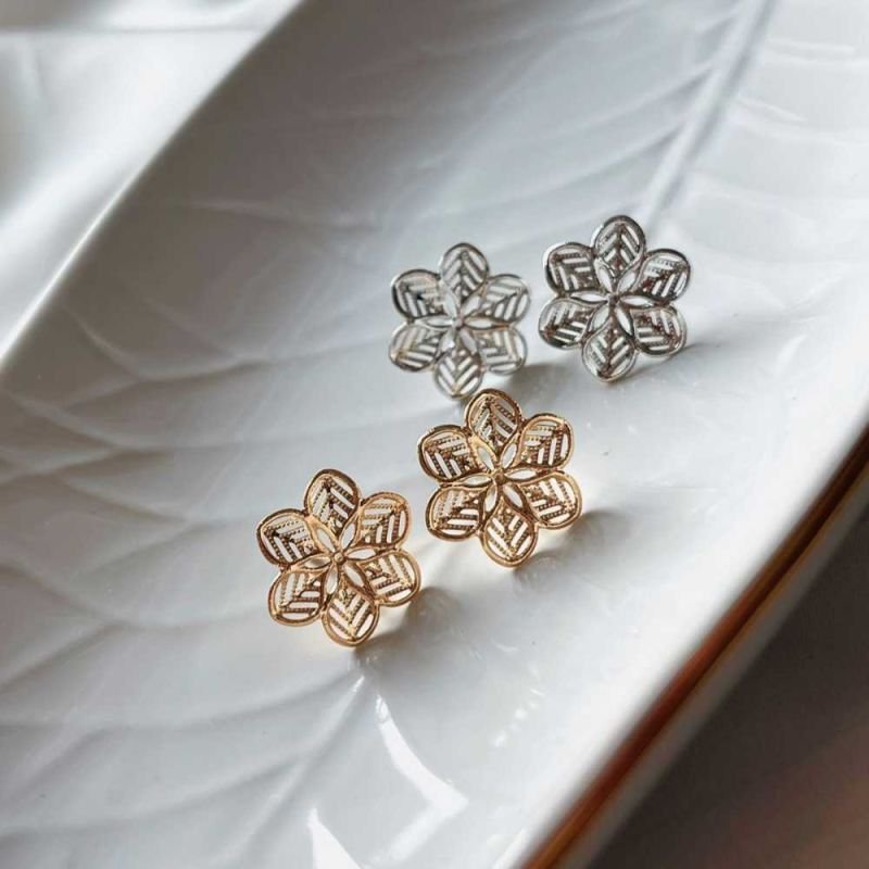 BRINCO FLOR C/ DETALHES