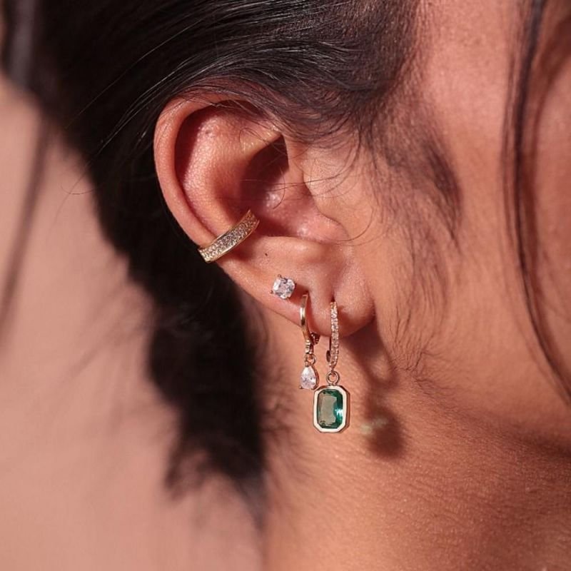 PIERCING CRAVEJADO COM ZIRCONIAS