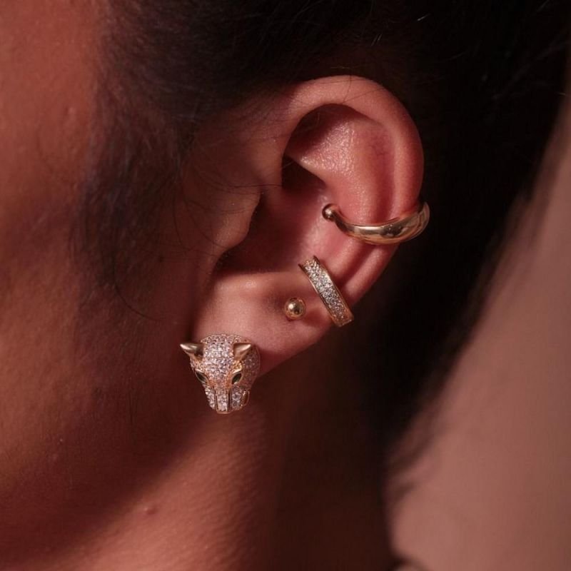 PIERCING CRAVEJADO COM ZIRCONIAS