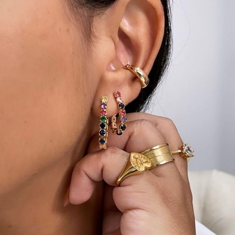 BRINCO PENDURADO COM ZIRCONIAS COLORIDAS M