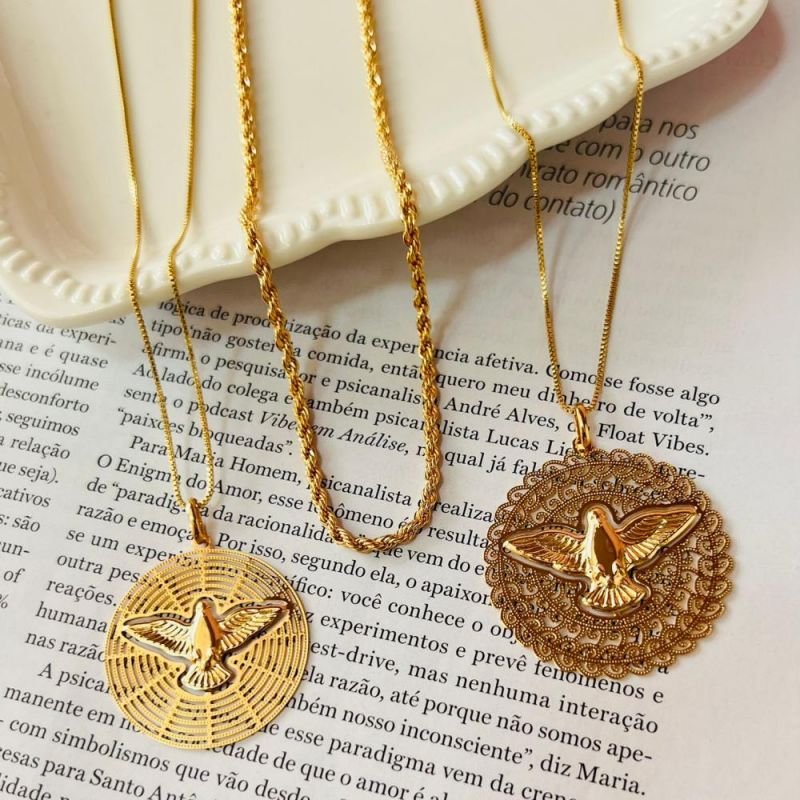 COLAR POMBA DA PAZ COM DETALHES