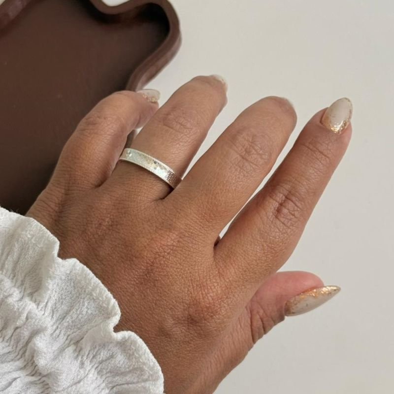 ANEL ALIANÇA DIAMANTADA PRATA