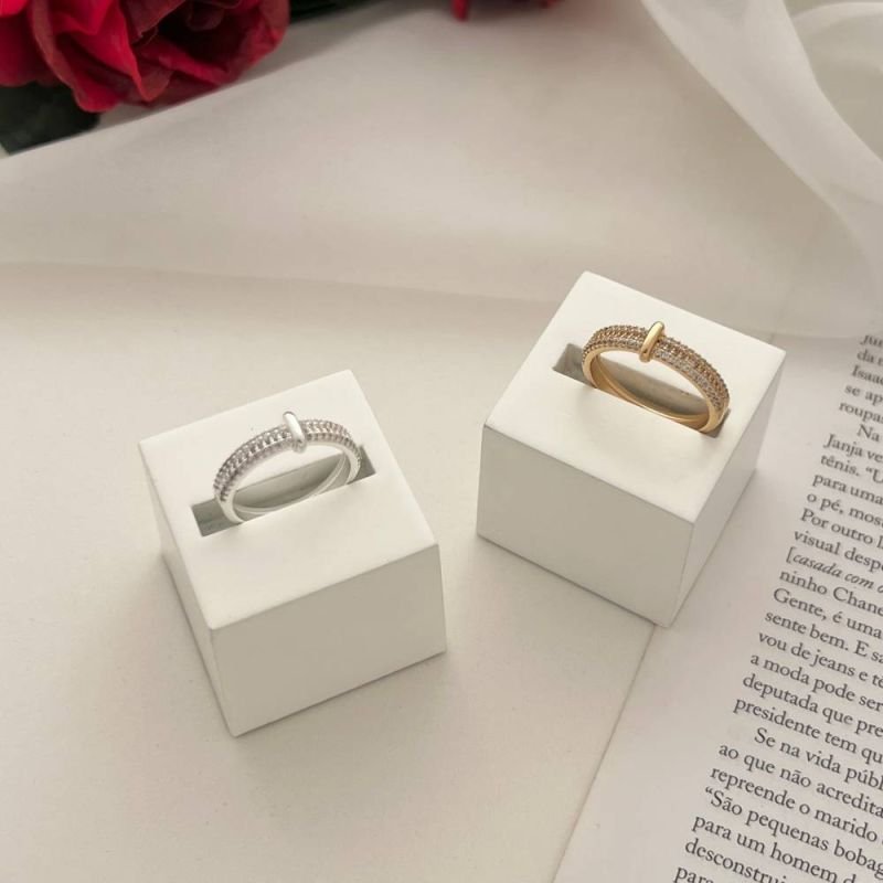 ANEL CRAVEJADO PRATA