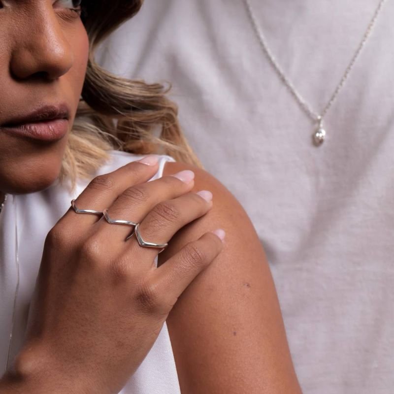 ANEL FORMATO V PRATA