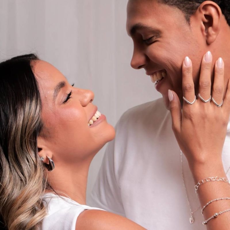 ANEL FORMATO V PRATA