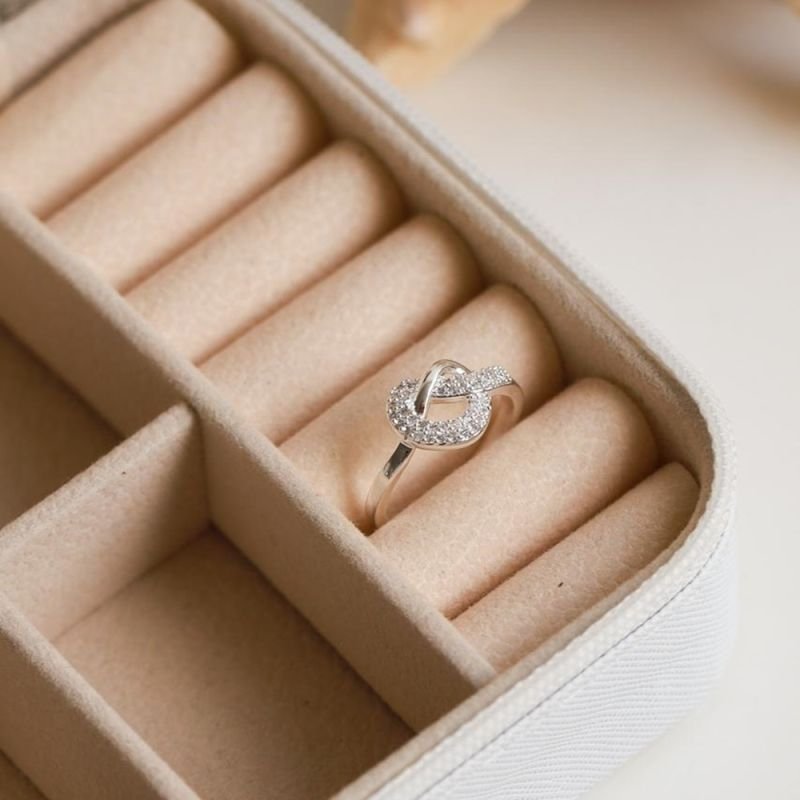 ANEL NÓ CRAVEJADO PRATA