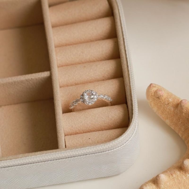 ANEL SOLITÁRIO ZIRCÔNIAS PRATA