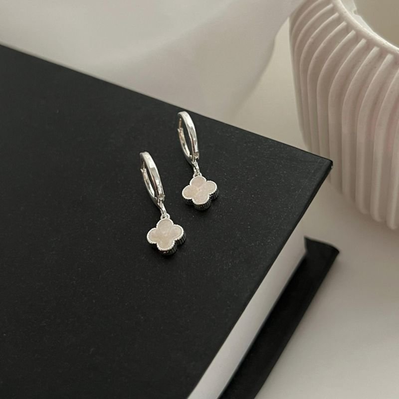 ARGOLA MINI TREVO PRATA