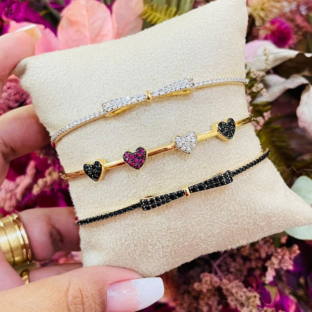 BRACELETE 4 CORAÇÕES COLORIDOS