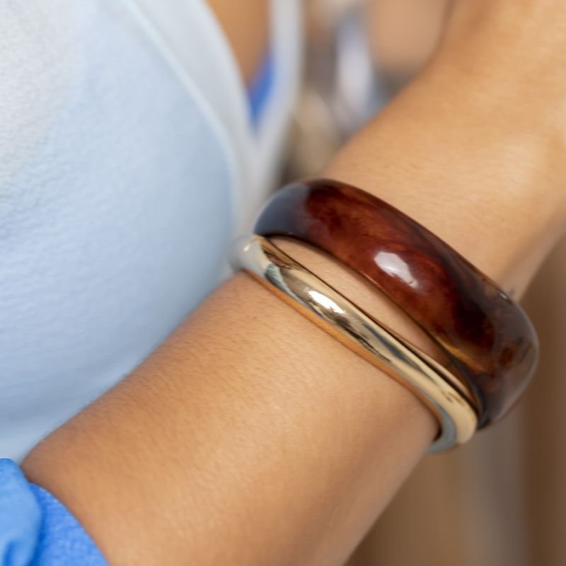 BRACELETE MARROM RESINA