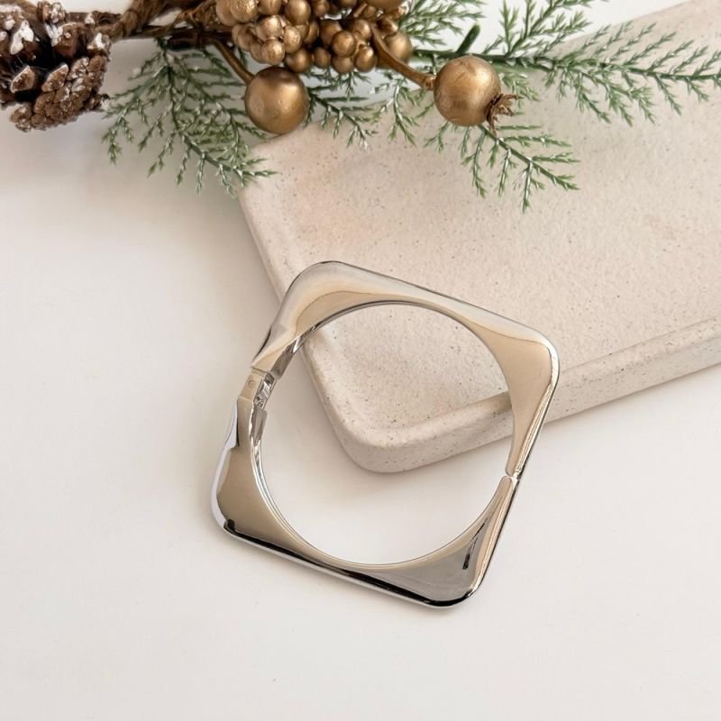 BRACELETE QUADRADO LISO