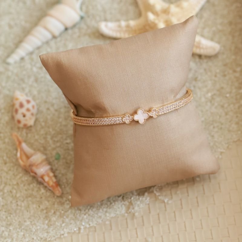 BRACELETE TREVO CRAVEJADO