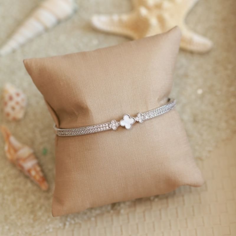 BRACELETE TREVO CRAVEJADO