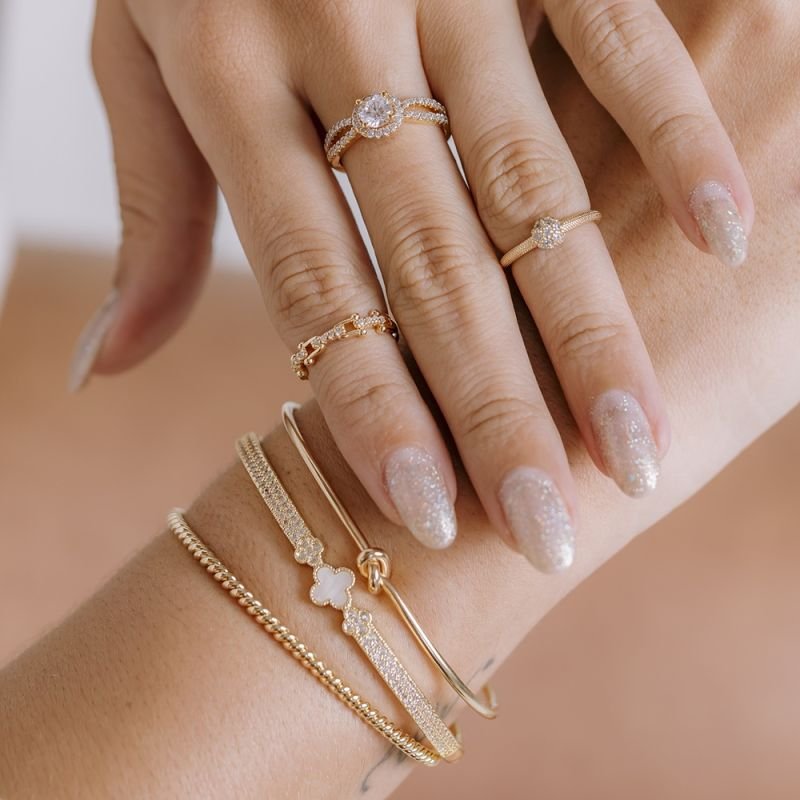 BRACELETE TREVO CRAVEJADO