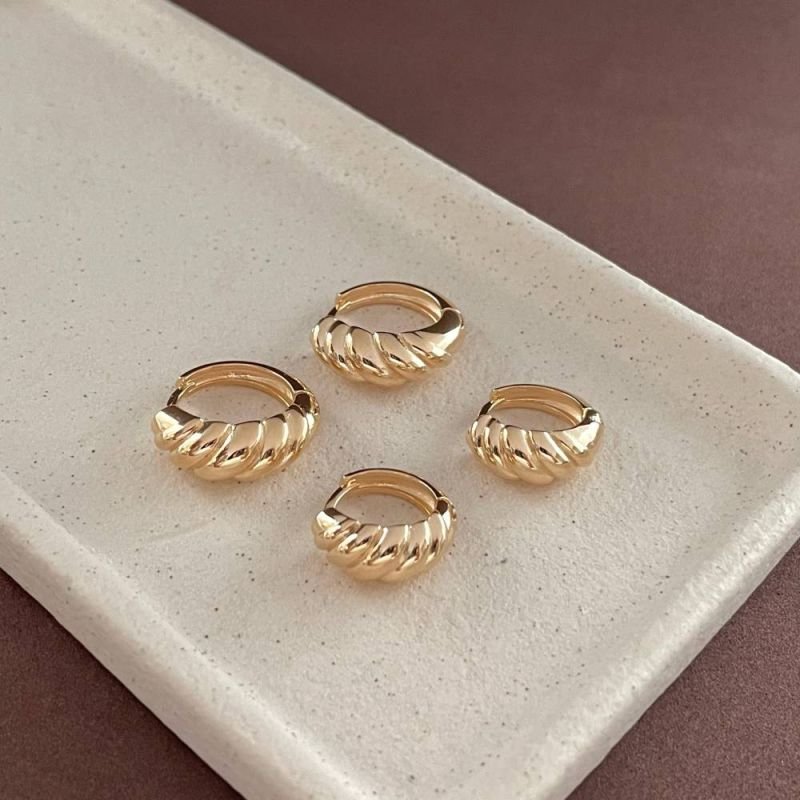 BRINCO ARGOLA CROISSANT M - OURO 18K - 26