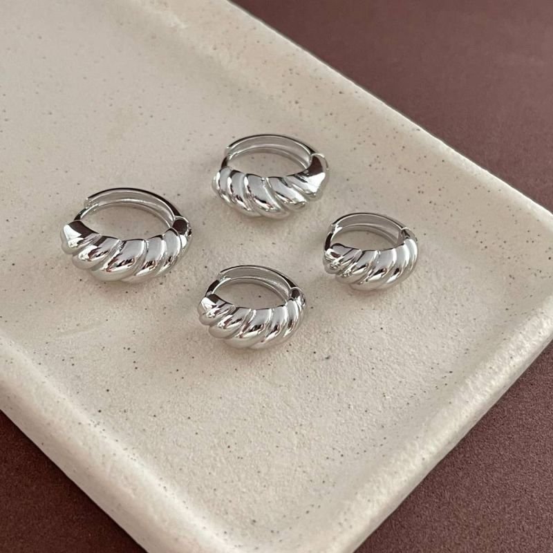 BRINCO ARGOLA CROISSANT M - OURO 18K - 26