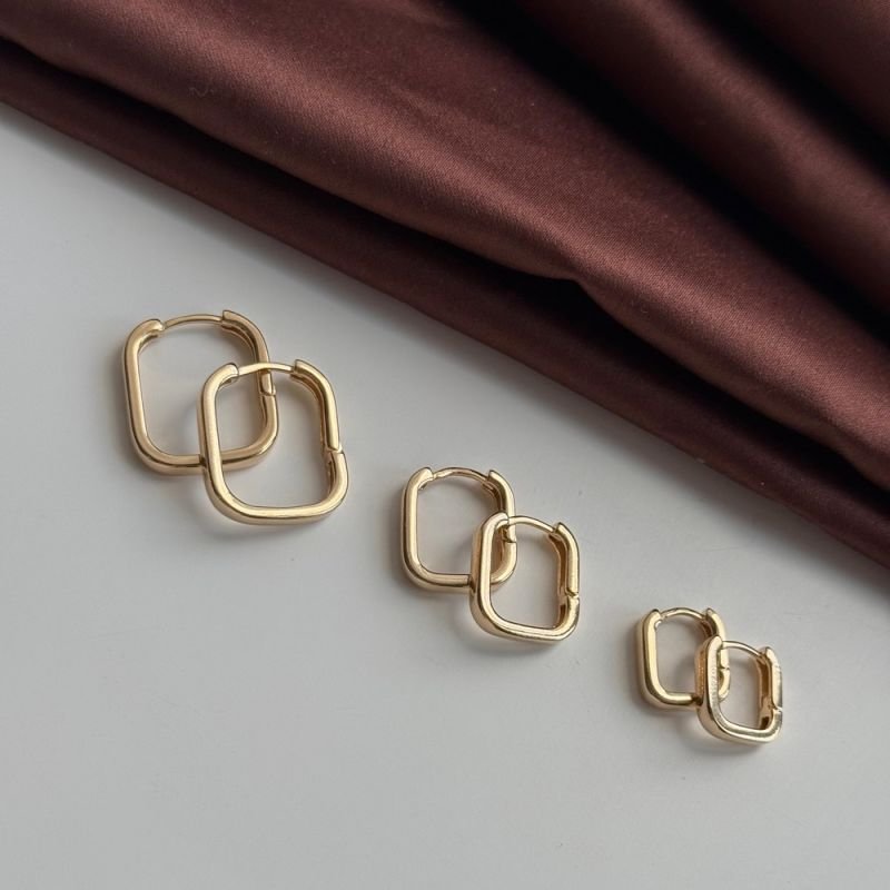BRINCO ARGOLA QUADRADA M