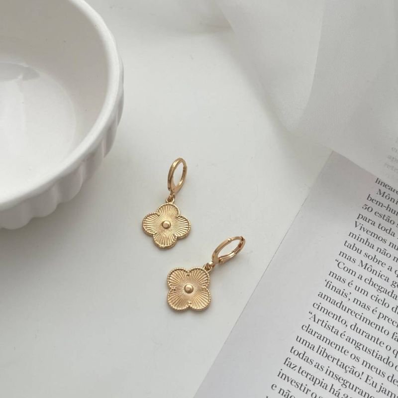 BRINCO ARGOLA VAN CLEEF