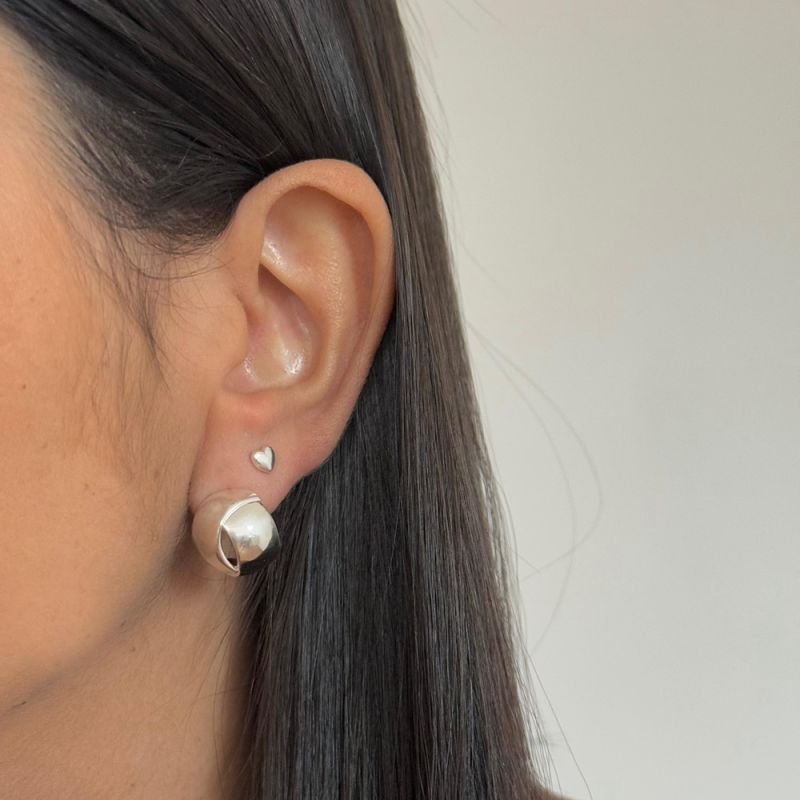 BRINCO BOTÃO VAZADO PRATA