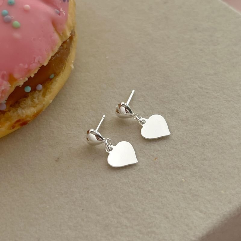 BRINCO CORAÇÃO CHAPADO PRATA