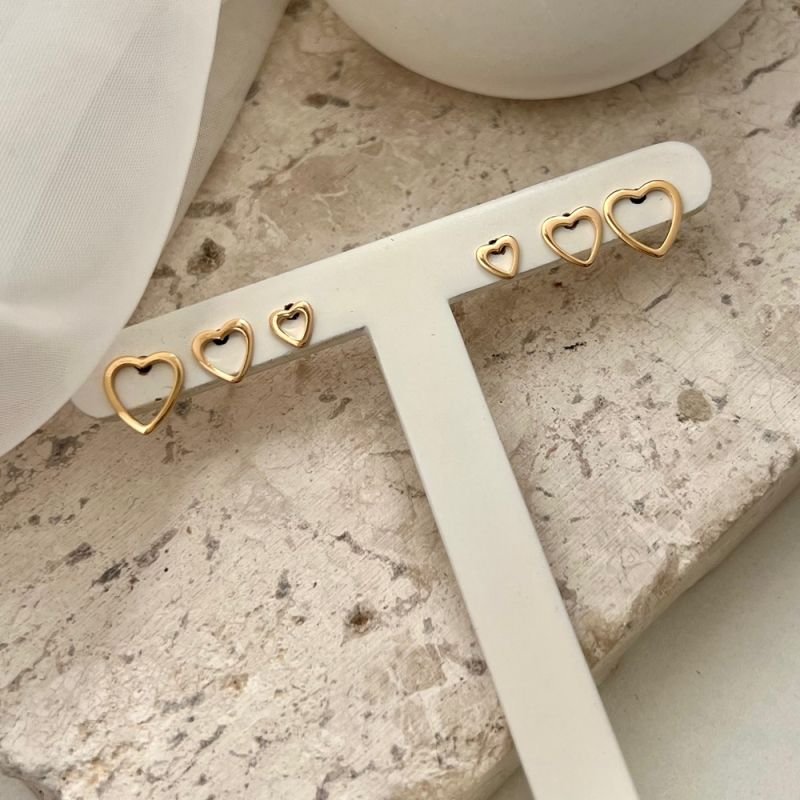 BRINCO CORAÇÃO VAZADO BORDA LISA G