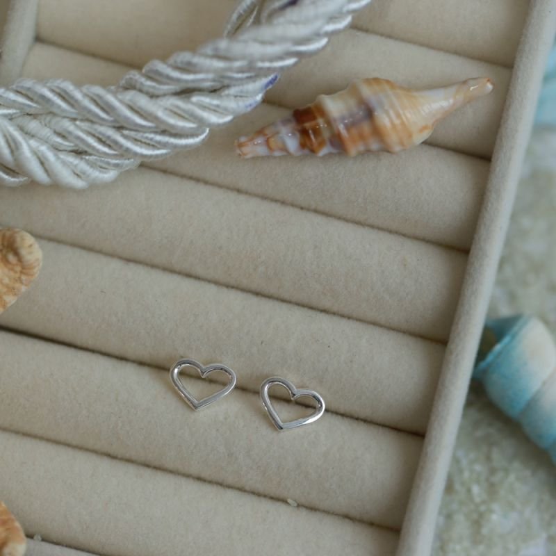 BRINCO CORAÇÃO VAZADO G PRATA