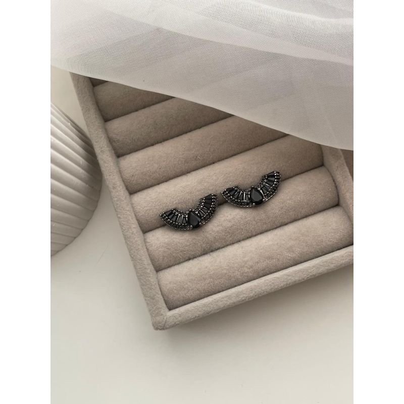 BRINCO CRAVEJADO COM ZIRCONIAS EM BAGUETE