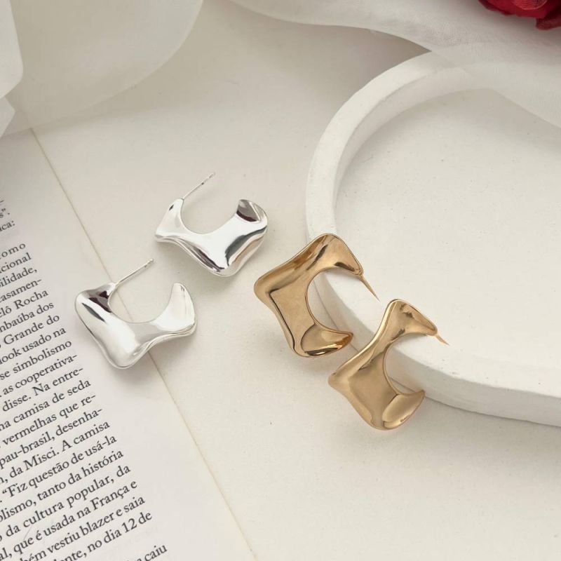 BRINCO ONDULADO PRATA