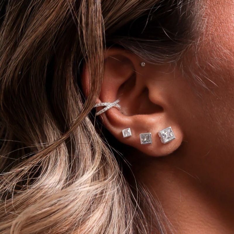 BRINCO QUADRADO PRATA M