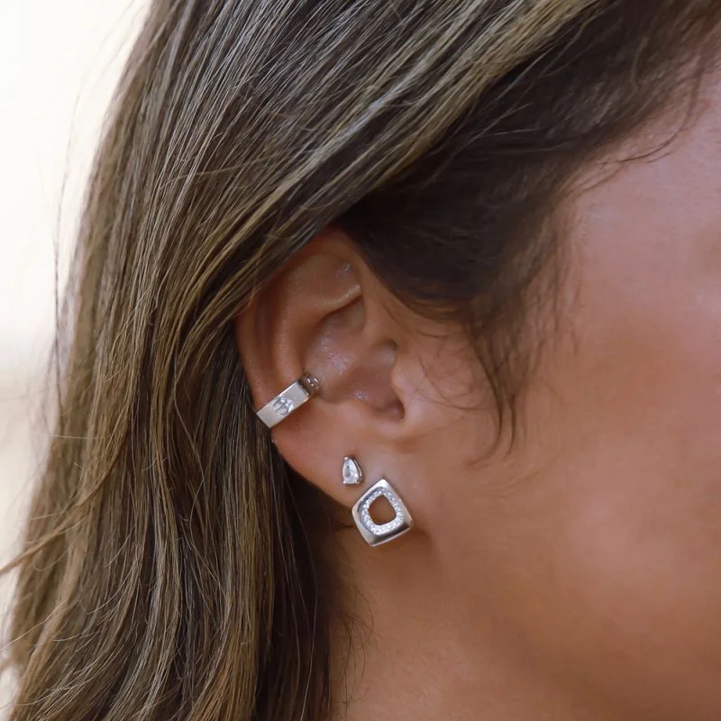 BRINCO QUADRADO VAZADO