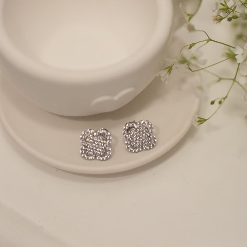 BRINCO TREVO CRAVEJADO