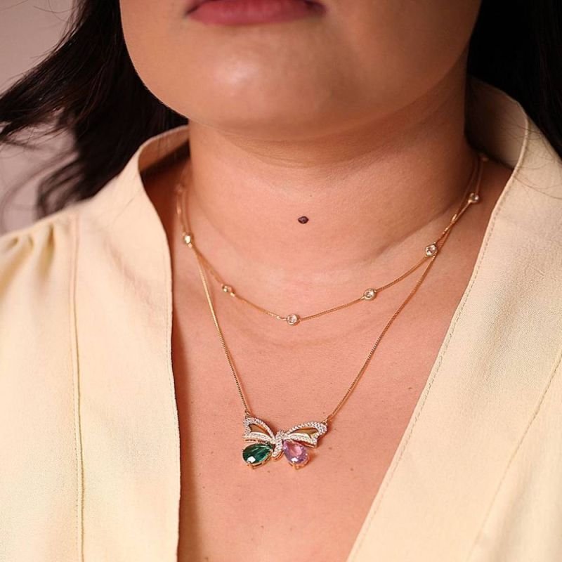 COLAR BORBOLETA PEDRAS