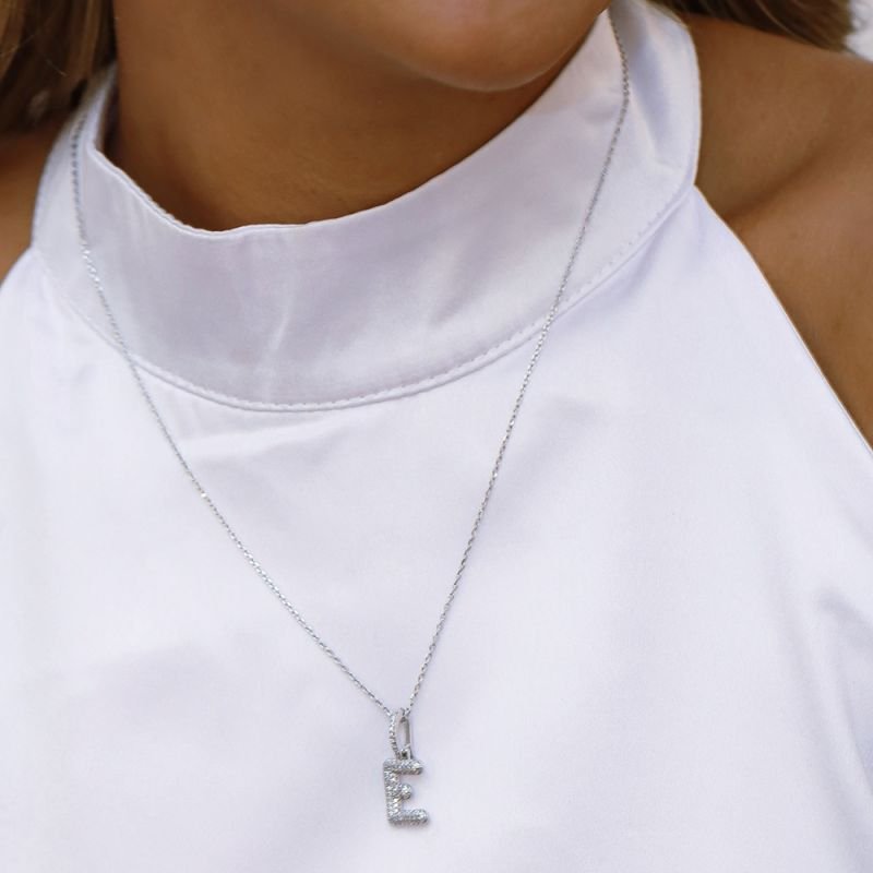 COLAR C/ 1 LETRA CRAVEJADA