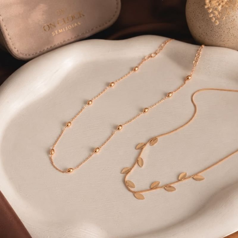 COLAR CHOKER BOLINHAS OVAIS