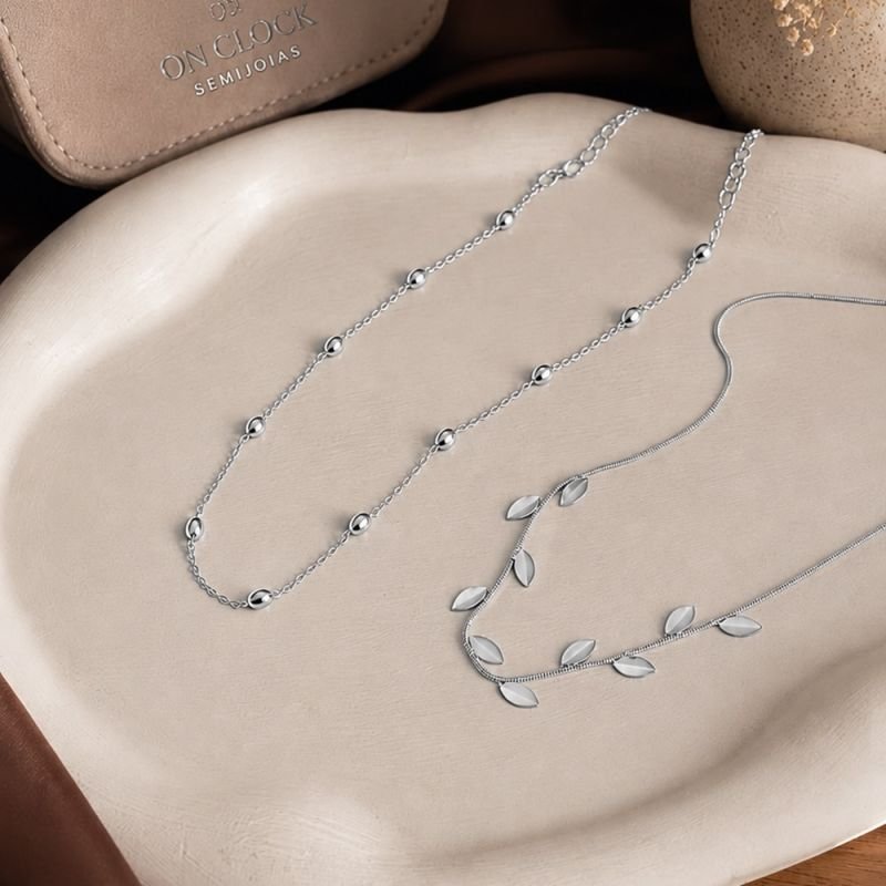 COLAR CHOKER BOLINHAS OVAIS PRATA