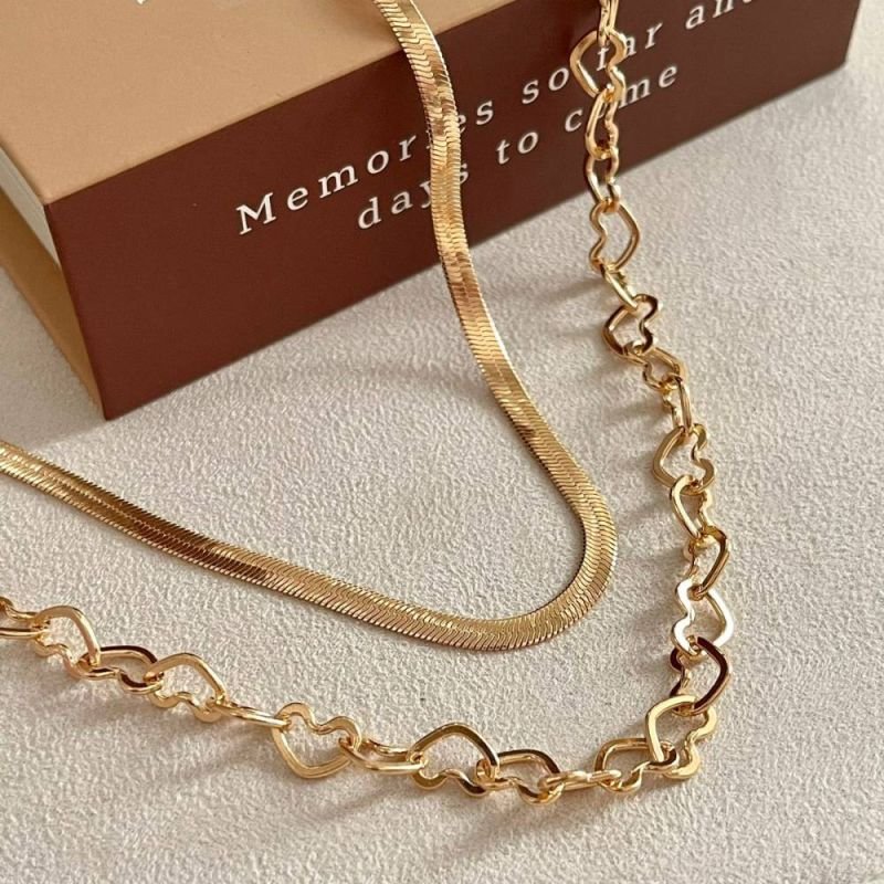 COLAR CHOKER CORAÇÕES VAZADOS
