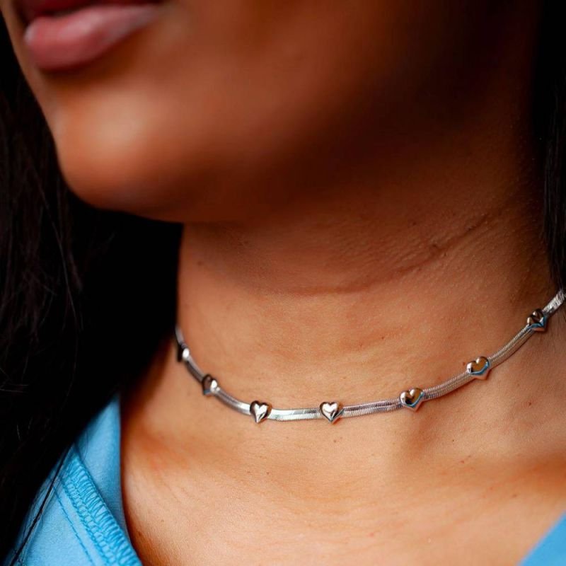 COLAR CHOKER FITA CORAÇÕES
