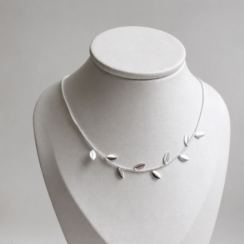 COLAR CHOKER FOLHINHAS PRATA
