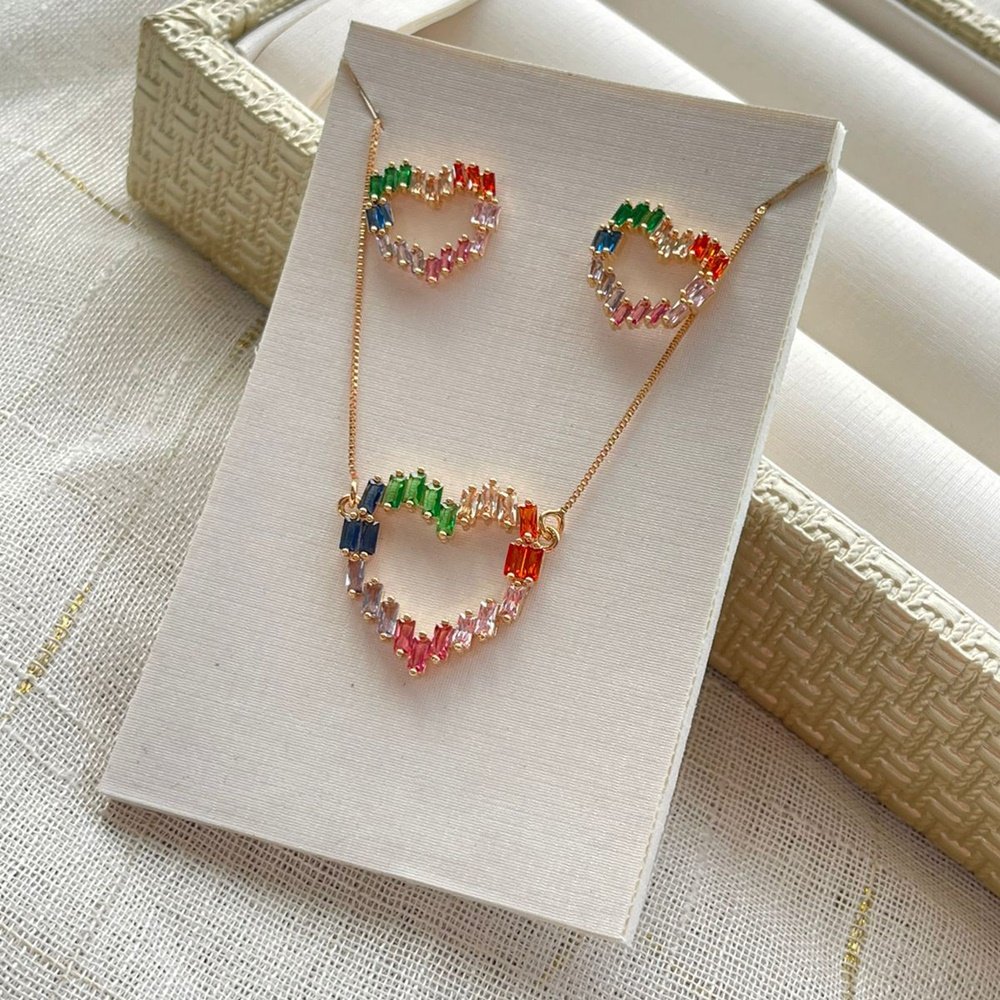 COLAR CORAÇÃO BAGUETE PEDRAS COLORIDAS