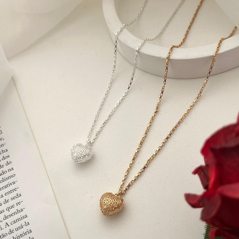 COLAR CORAÇÃO DESENHADO PRATA