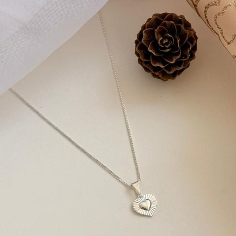 COLAR CORAÇÃO TEXTURADO/LISO PRATA