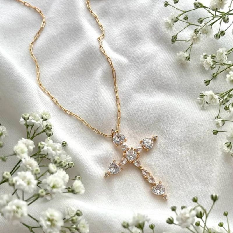 COLAR CRUCIFIXO C/ ZIRCÔNIAS