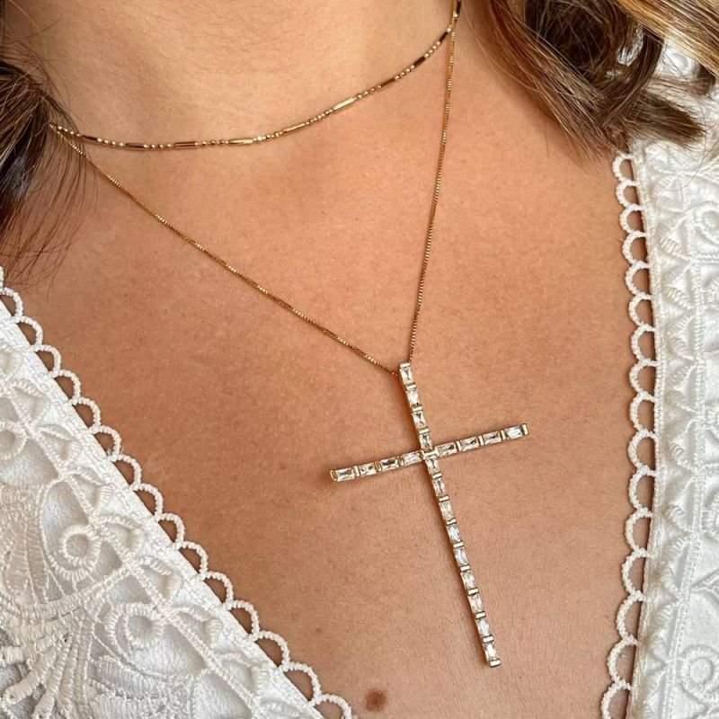 COLAR DE CRUZ DE BAGUETE