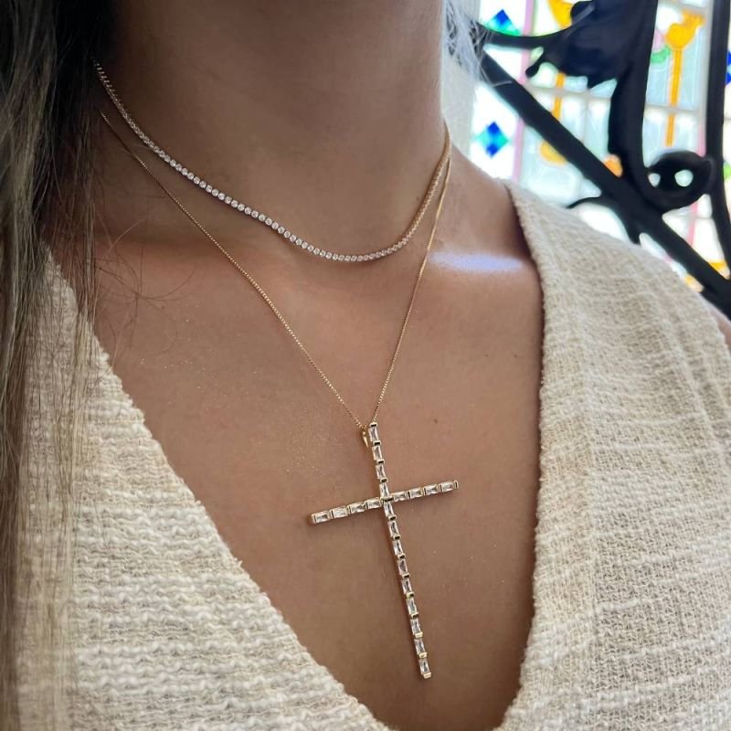 COLAR DE CRUZ DE BAGUETE