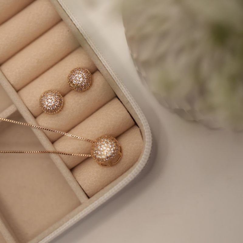 COLAR ESFERA CRAVEJADO