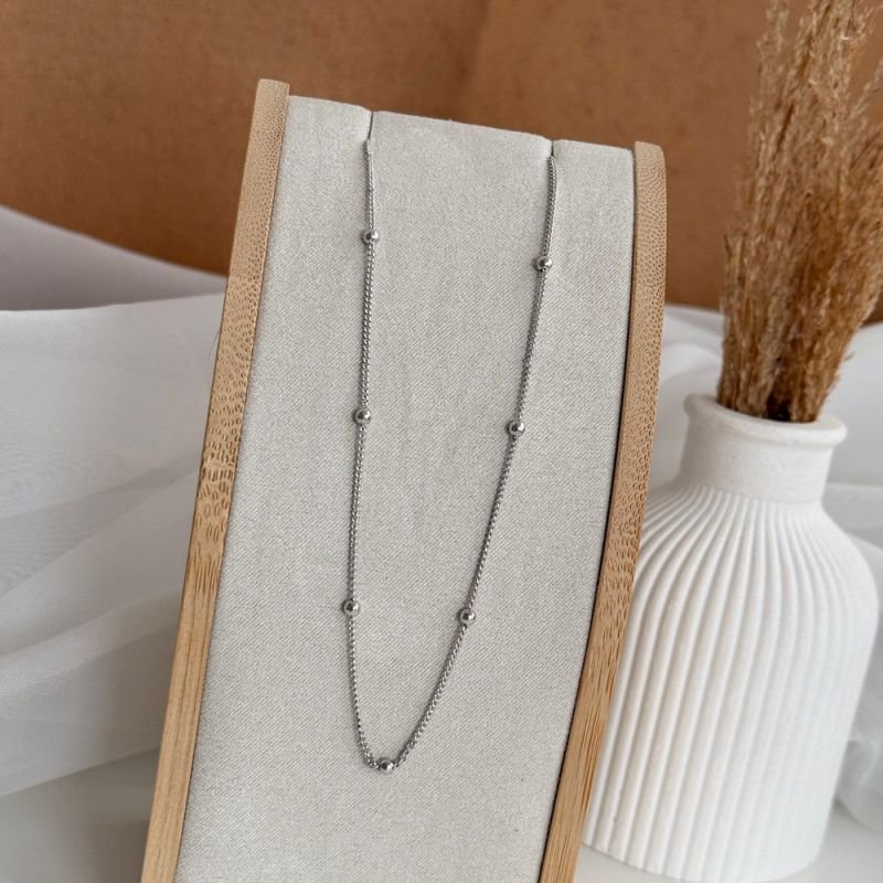 COLAR LONGO BOLINHAS