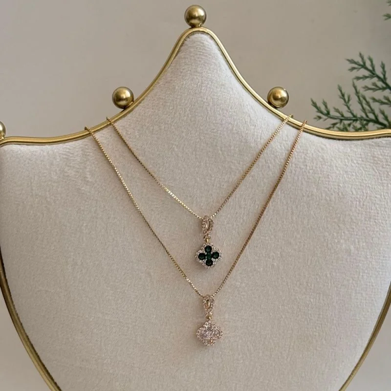 COLAR TREVO CRAVEJADO