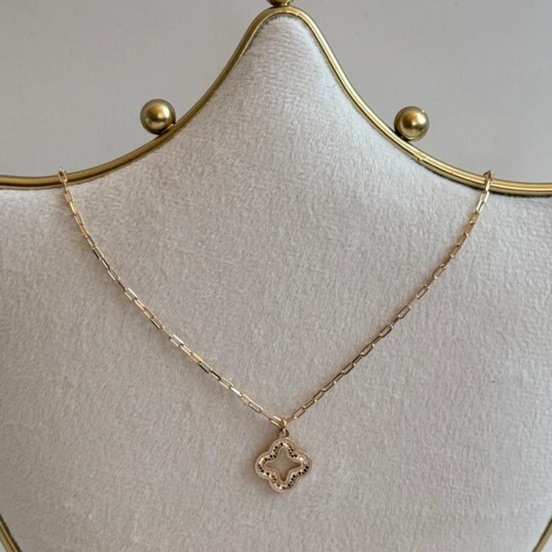 COLAR TREVO DIAMANTADO VAZADO